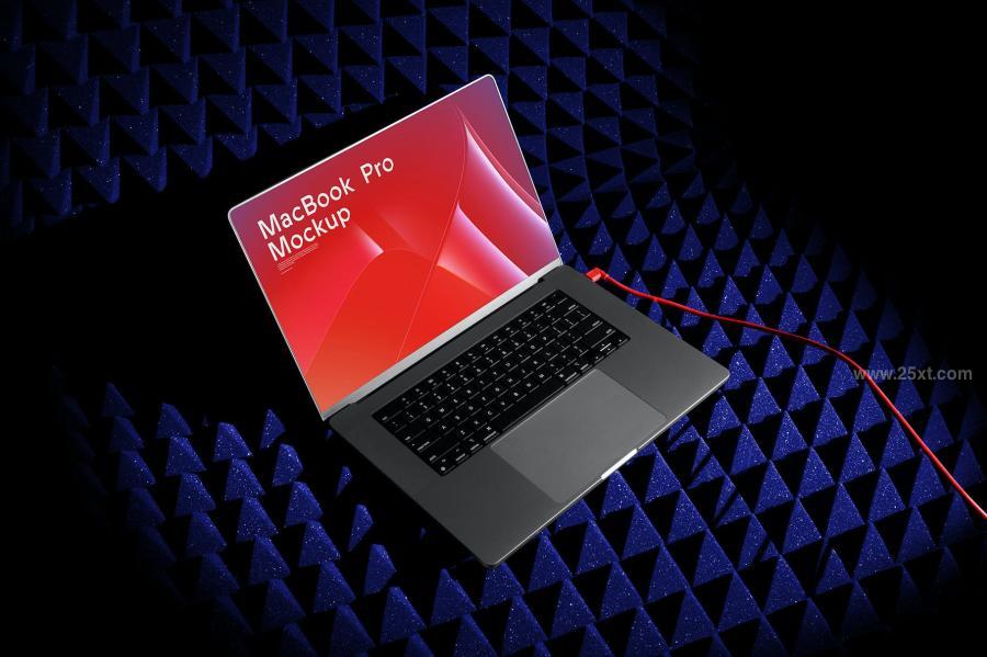 25xt-163606 MacBook-Pro-Mockups--SGNL-Seriesz5.jpg