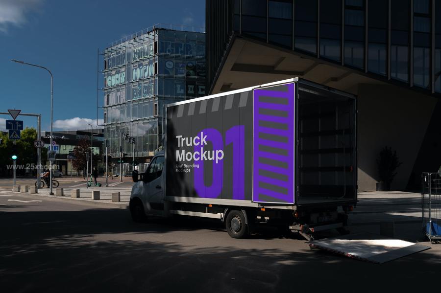 25xt-172954 City-Branding-Billboard-Mockupsz7.jpg
